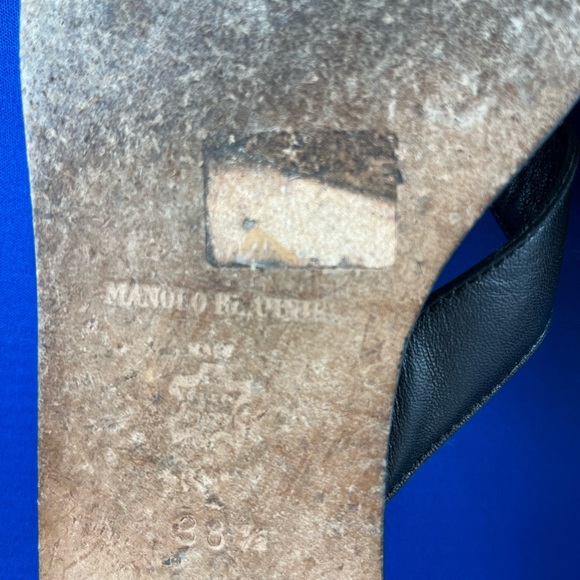 Manola Blahnik WOMENS size 7.5 black leather sandals. Made in Italy. - Picture 4 of 4